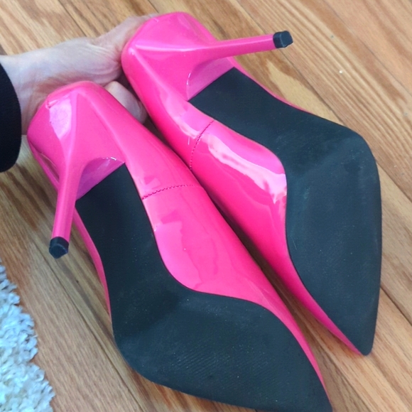 Hot pink heels - Picture 4 of 6